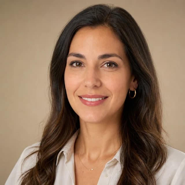 Retrato de Camila Escobar Vera, editora financiera en Chile